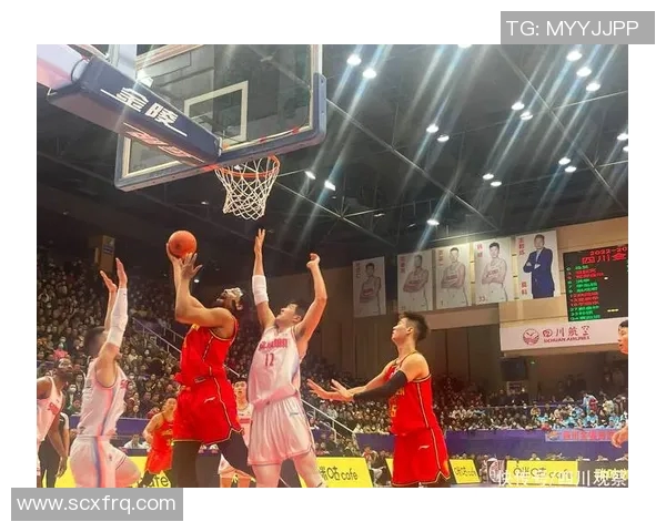 深圳篮球队边路渗透战术解析与对手应对策略探讨